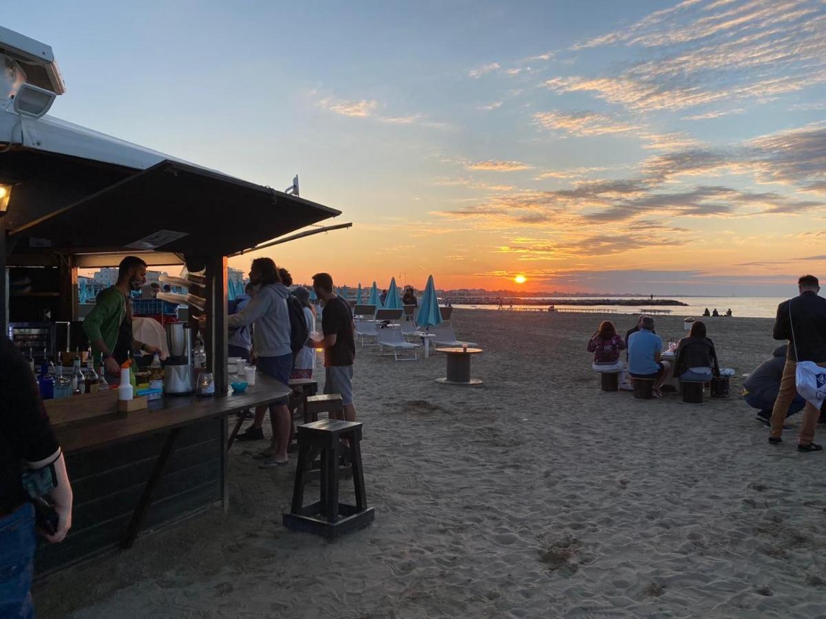 Hotel Paloma Beach Front Chiringuitos Time ริมินี ภายนอก รูปภาพ