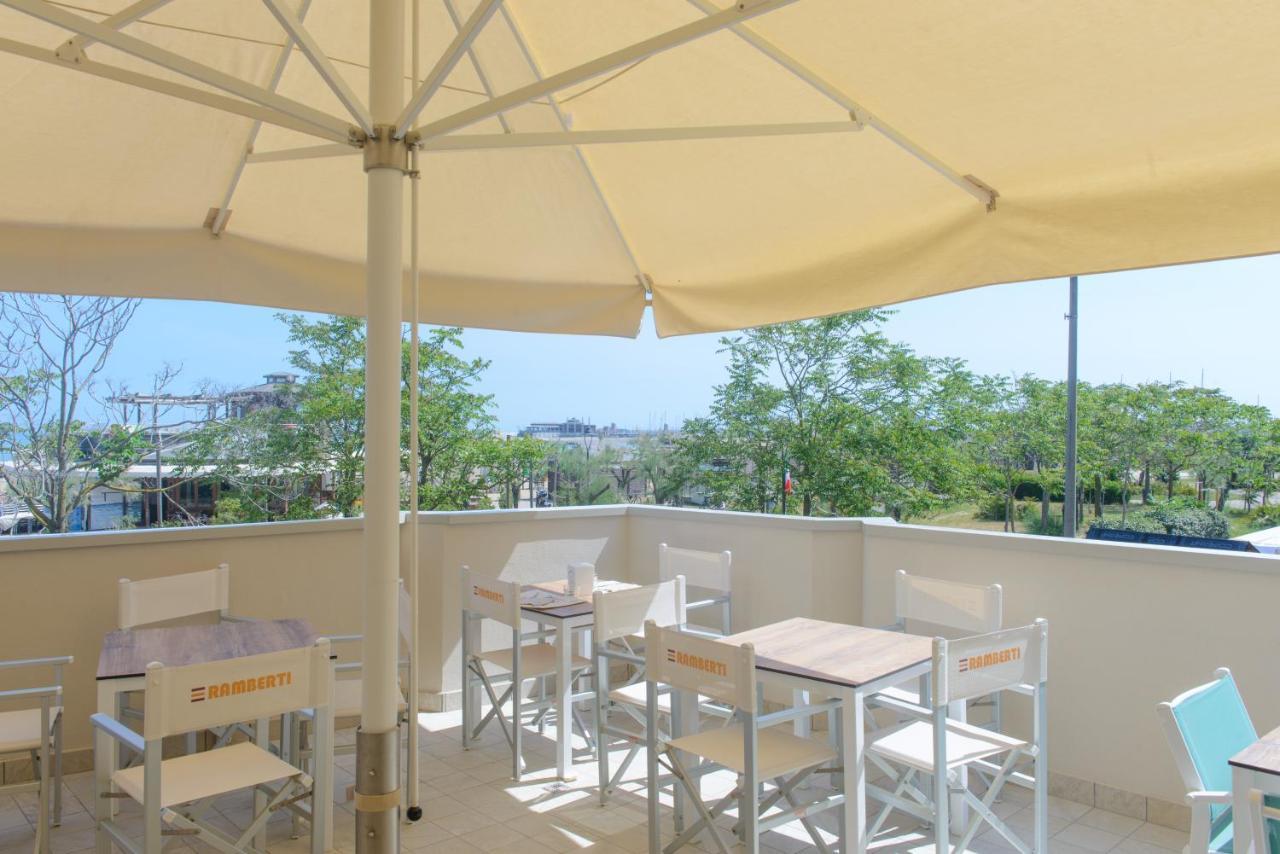 Hotel Paloma Beach Front Chiringuitos Time ริมินี ภายนอก รูปภาพ