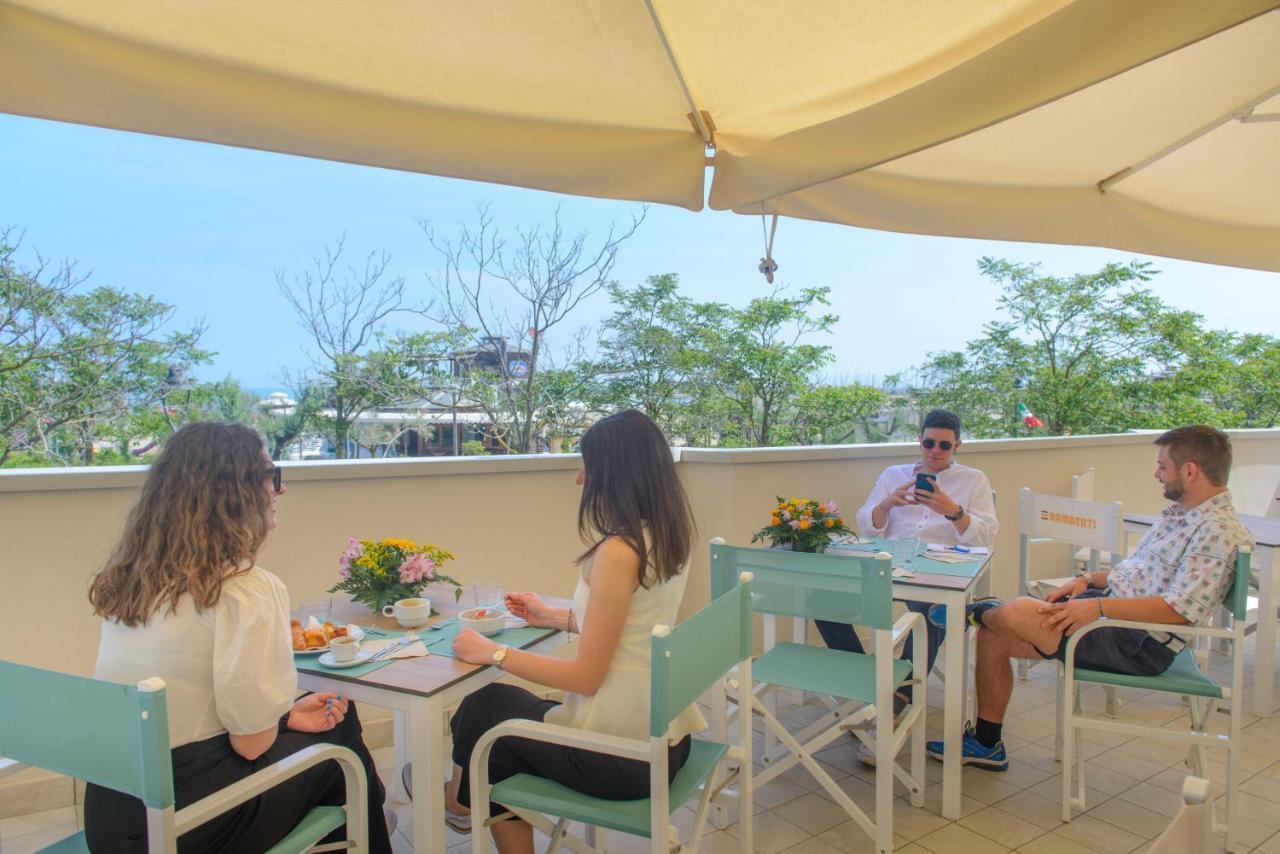 Hotel Paloma Beach Front Chiringuitos Time ริมินี ภายนอก รูปภาพ