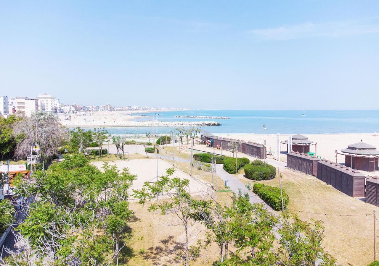 Hotel Paloma Beach Front Chiringuitos Time ริมินี ภายนอก รูปภาพ