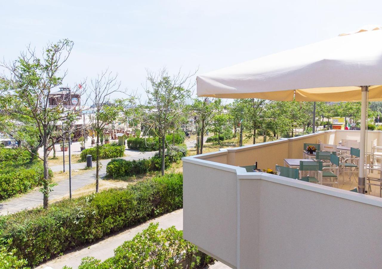 Hotel Paloma Beach Front Chiringuitos Time ริมินี ภายนอก รูปภาพ