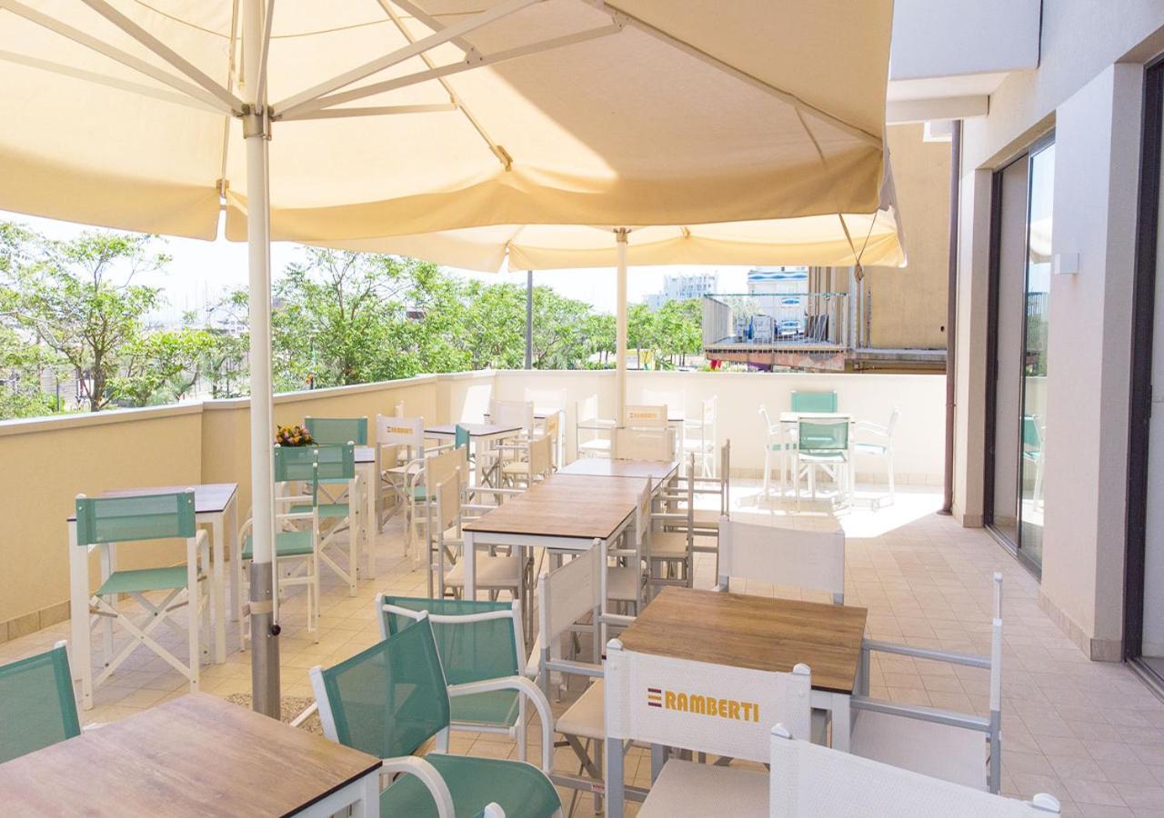 Hotel Paloma Beach Front Chiringuitos Time ริมินี ภายนอก รูปภาพ