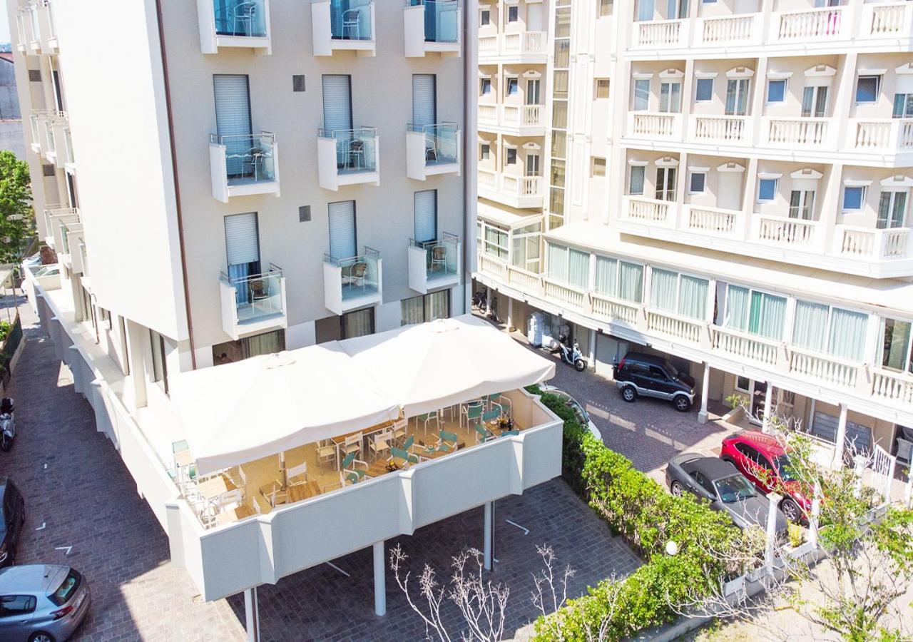 Hotel Paloma Beach Front Chiringuitos Time ริมินี ภายนอก รูปภาพ