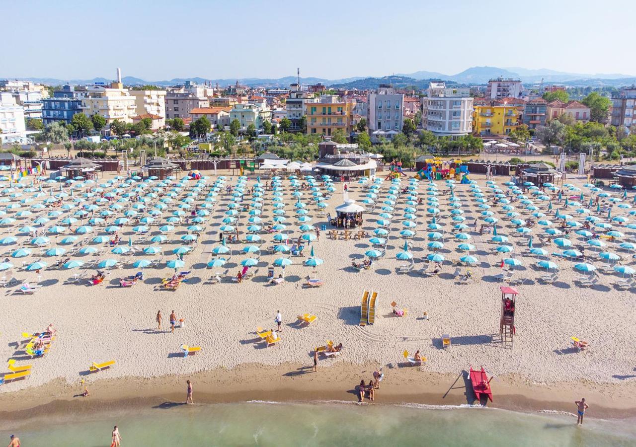 Hotel Paloma Beach Front Chiringuitos Time ริมินี ภายนอก รูปภาพ