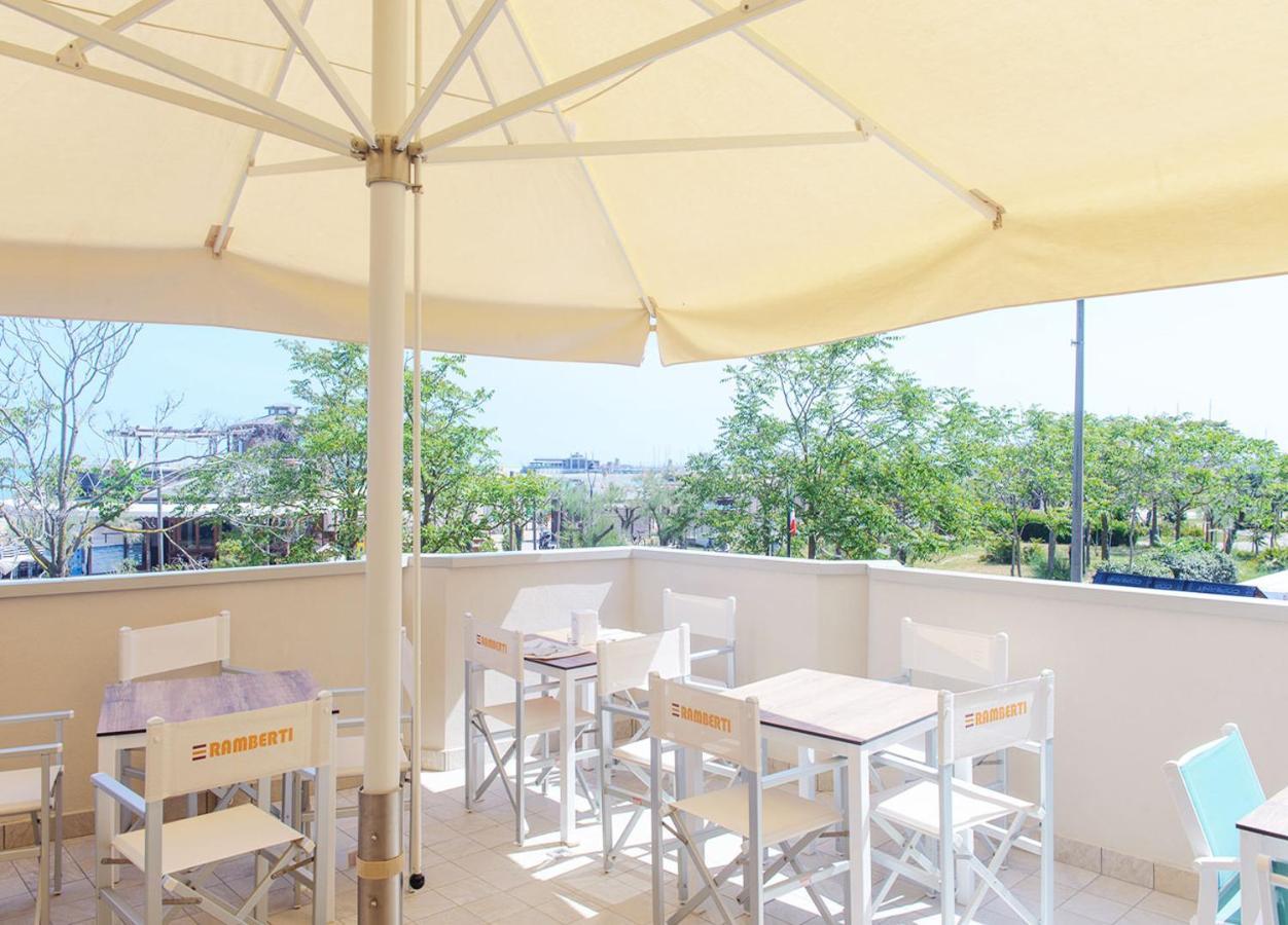 Hotel Paloma Beach Front Chiringuitos Time ริมินี ภายนอก รูปภาพ
