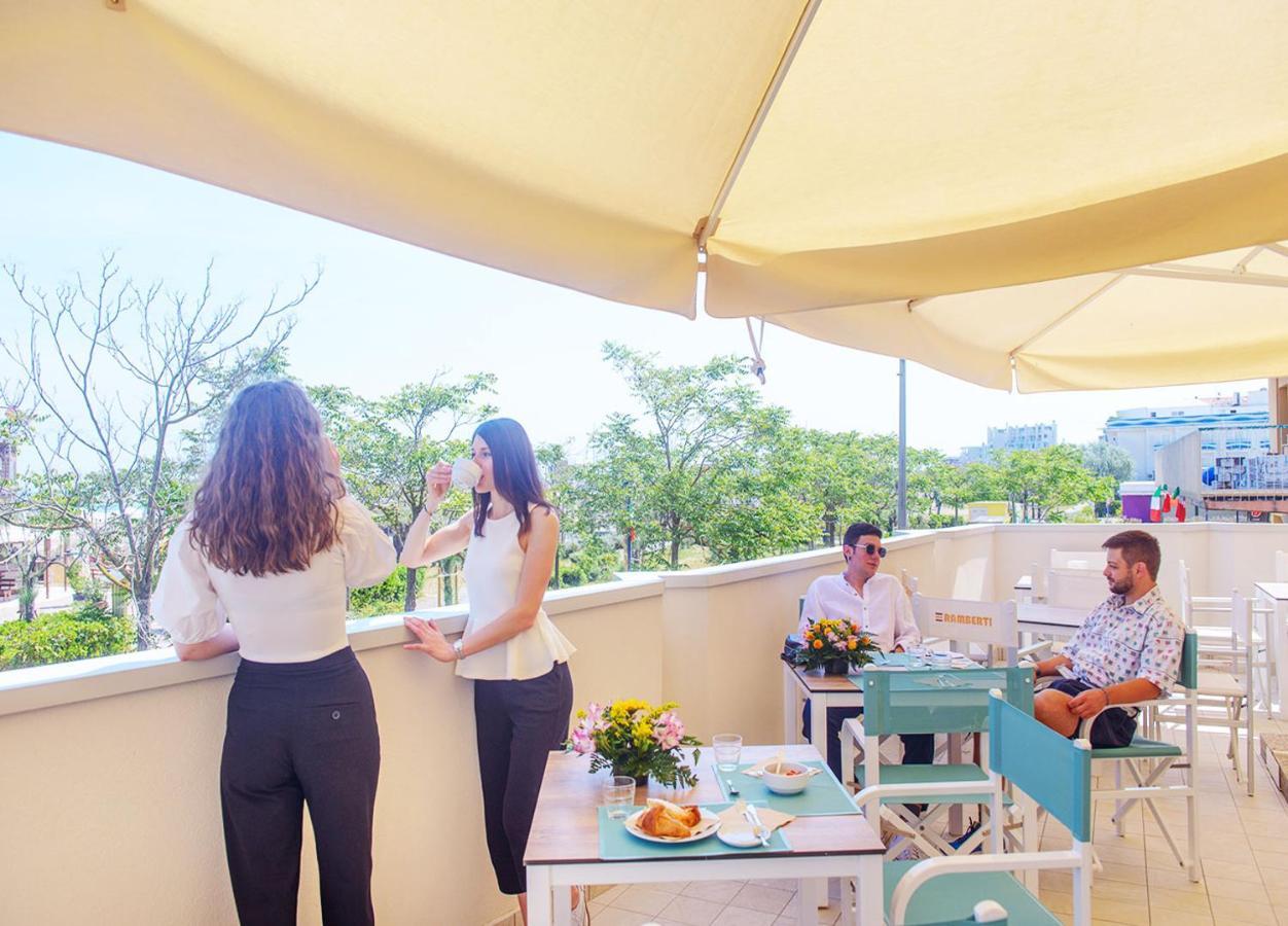 Hotel Paloma Beach Front Chiringuitos Time ริมินี ภายนอก รูปภาพ