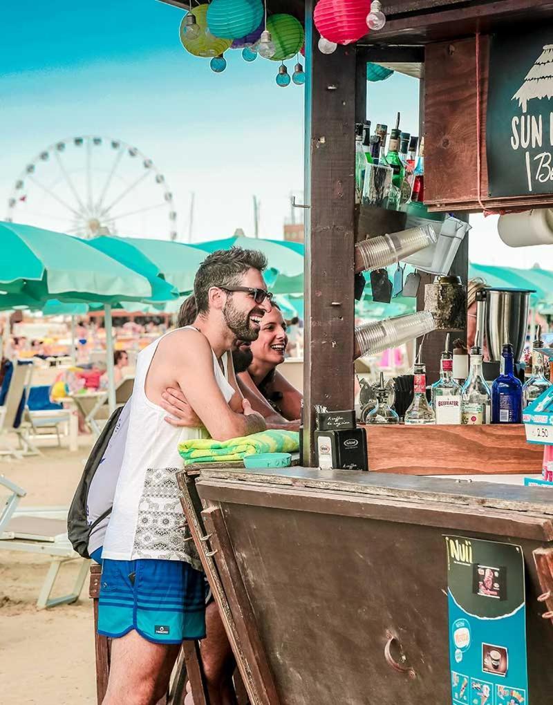 Hotel Paloma Beach Front Chiringuitos Time ริมินี ภายนอก รูปภาพ